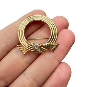 Vintage Avon Gold Tone Round Rope Ribbon w/ Rhinestones Brooch Pin 1 1/4" Diamet